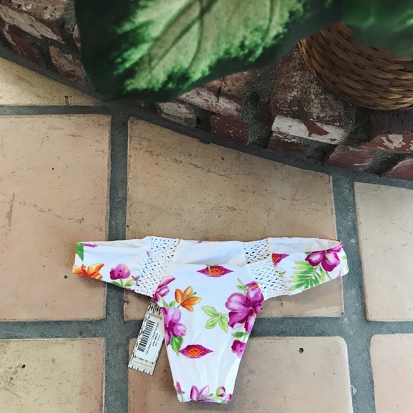 Frankie's Bikinis Other - NWT Frankie’s Malia Bottoms - tropical bouquet